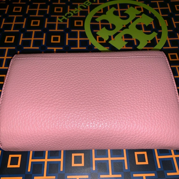 Tory Burch Bombe flat wallet crossbody dark cameo - Picture 3 of 6